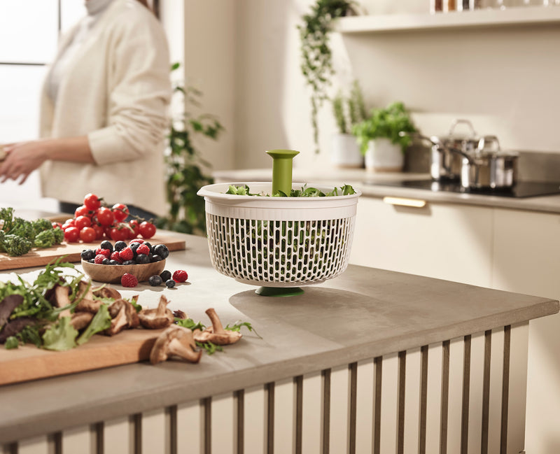 Spindola™ Green In-Sink Salad-Spinning Colander