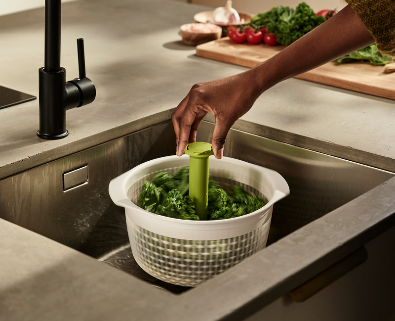 Spindola™ Green In-Sink Salad-Spinning Colander