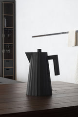 Plissé Electric Water Kettle - Black