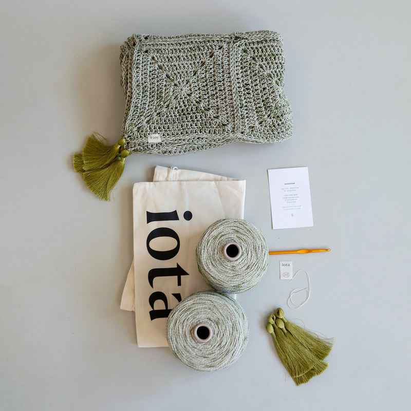 DIY Granny-Square Quilt Crochet Kit